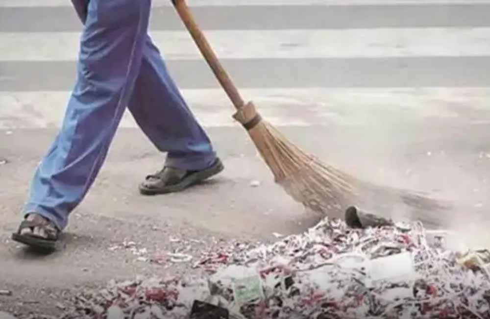 आठ घंटे की ड्यूटी होने पर ही सफाईकर्मियों को मिलेगी सैलरी