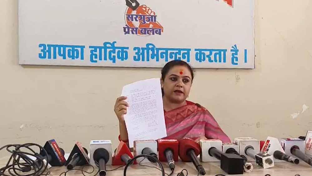 स्कूली बच्चों की परेशानियों पर बाल आयोग सख्त: बस्ते के बोझ और शौचालय सुविधा पर कलेक्टर-एसपी को निर्देश