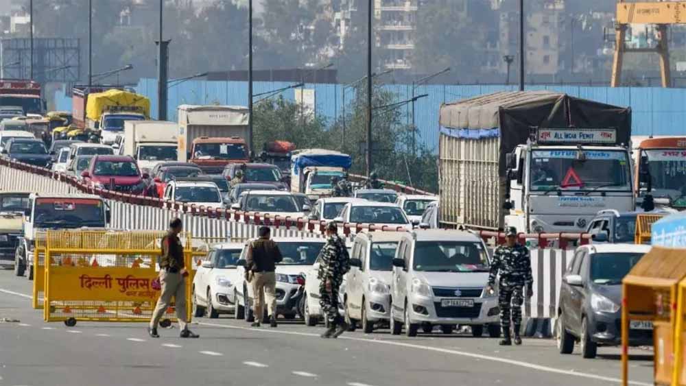 दिल्ली में प्रदूषण पर सख्त कदम, एक नवंबर से ये वाहन रहेंगे बैन