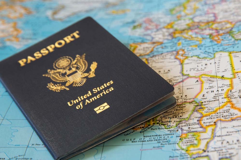 अमेरिकी पासपोर्ट की ताकत घटी! दो दशक में पहली बार टॉप 10 से बाहर