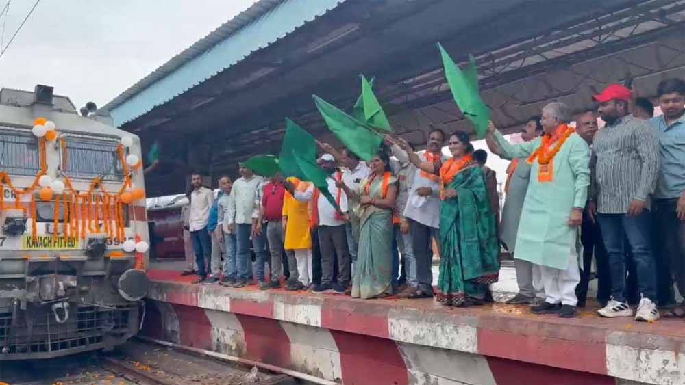 ‘श्री राम लला दर्शन योजना’ के तहत श्रद्धालुओं की विशेष ट्रेन रवाना, विधायक धरमलाल कौशिक ने किया शुभारंभ
