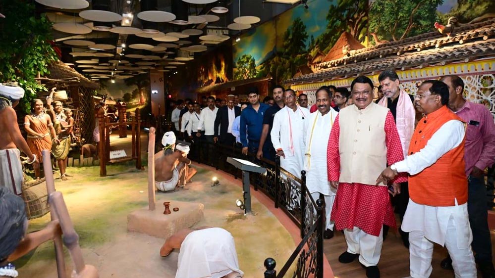 रायपुर : केन्द्रीय मंत्री  ओराम ने जनजातीय संग्रहालय के लोकार्पण की तैयारियों का लिया जायजा