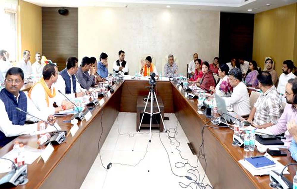 मंत्री  विजयवर्गीय ने की नगरीय विकास योजनाओं की समीक्षा, अधिकारियों को त्वरित कार्यवाही करने के दिये निर्देश