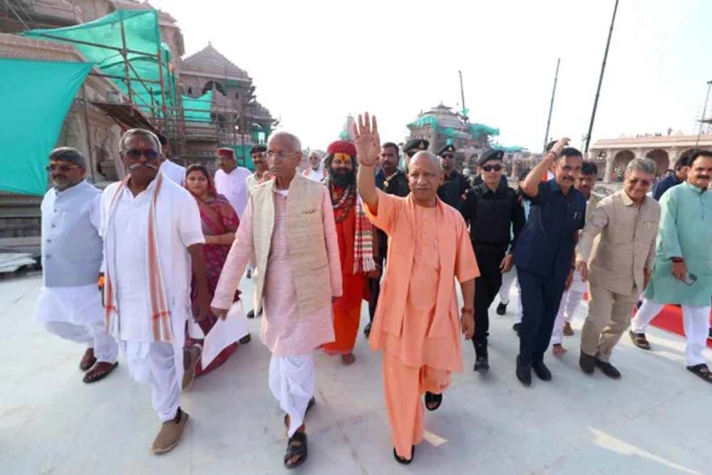 हनुमानगढ़ी में सीएम योगी ने टेका मत्था, श्रीरामलला के दरबार में की आरती