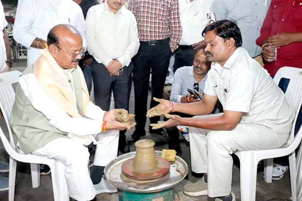 स्वदेशी वस्तुओं के उपयोग को बढ़ावा दें : राज्यमंत्री  जायसवाल