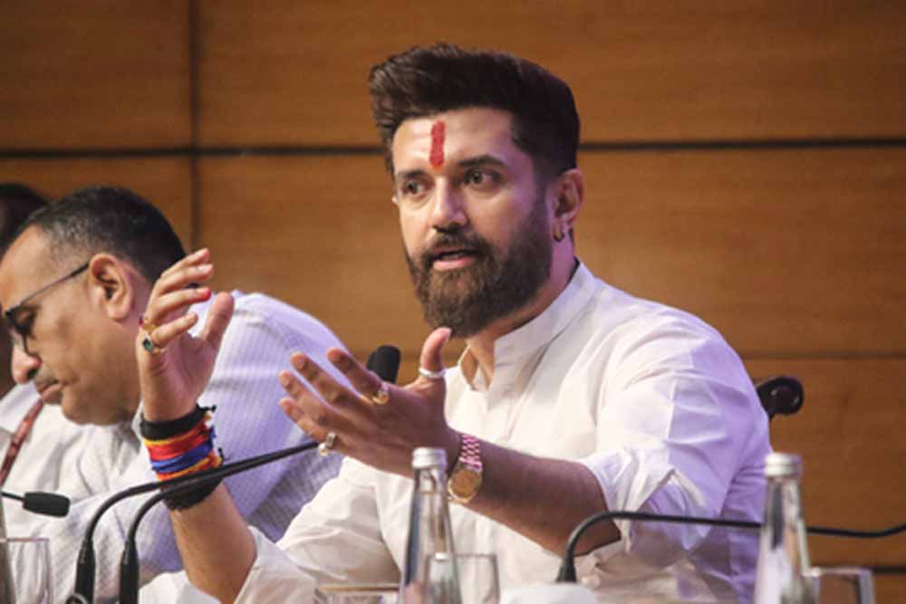 ओवैसी मुसलमानों को अपनी निजी संपत्ति समझते हैं — चिराग पासवान का बड़ा बयान