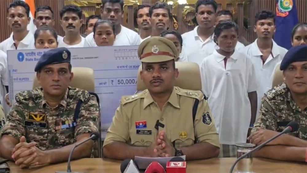 कांकेर-सुकमा में माओवादी विरोधी ऑपरेशन का बड़ा ब्रेकथ्रू: 100 से ज्यादा ने सरेंडर किया