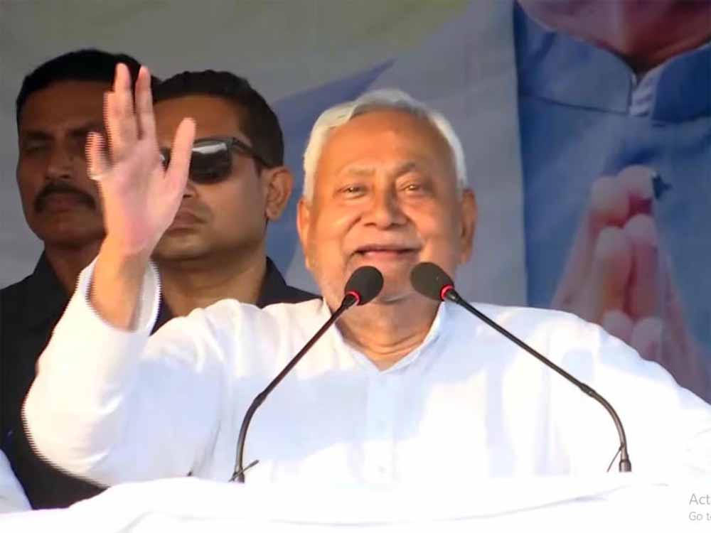 तेजस्वी के ‘जीविका दीदी’ वादे पर नीतीश का सीधा जवाब, राजनीति में चला ‘तीर’