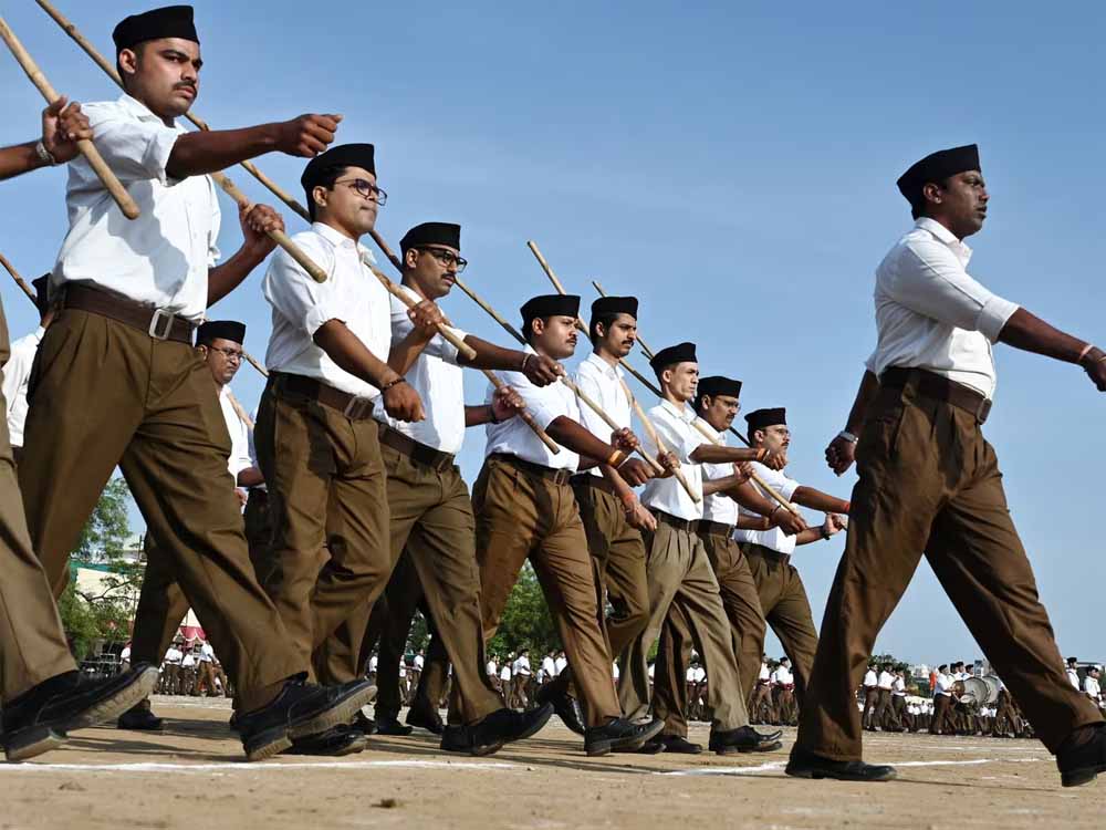 कर्नाटक में बड़ा फैसला: स्कूल-कॉलेजों में RSS की एंट्री बैन, सरकार लाएगी नया कानून!