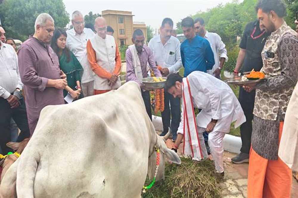 गोवर्धन पूजा प्रकृति से जुड़े रहने की देती है सीख- उप मुख्यमंत्री शुक्ल