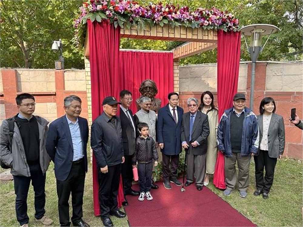चीन में टैगोर की प्रतिमा का भव्य अनावरण, बीजिंग में गूंजा भारत का गौरव
