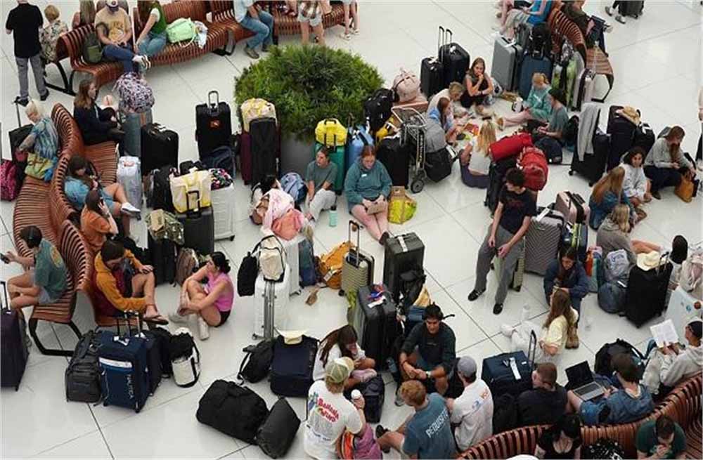 अमेरिका में हवाई अफरा-तफरी! 118 उड़ानें रद्द, 8700 से ज्यादा देरी से रवाना — FAA ने दी बड़ी चेतावनी