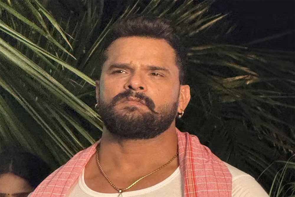 बिहार चुनावी सरगर्मी के बीच खेसारी लाल यादव को झटका, नगर निगम ने थमाया नोटिस