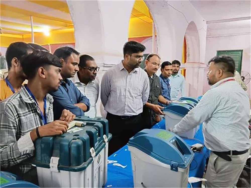 अब रात में बूथ पर नहीं रुकेगी पोलिंग पार्टियां, प्रशासन ने बताई बड़ी वजह