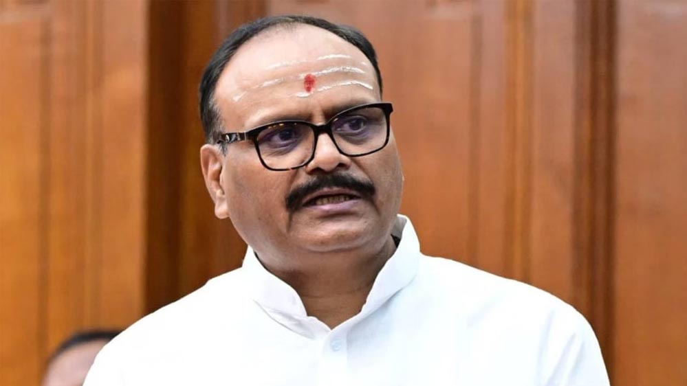 चैट जीपीटी से राजनीति नहीं हो सकती, बृजेश पाठक का अखिलेश यादव पर हमला