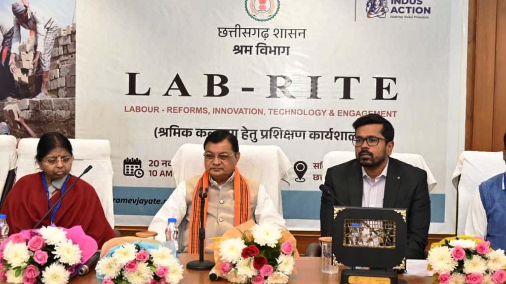 रायपुर : शासन की योजनाओं का त्वरित लाभ श्रमिकों को समय पर मिले: श्रम मंत्री देवांगन