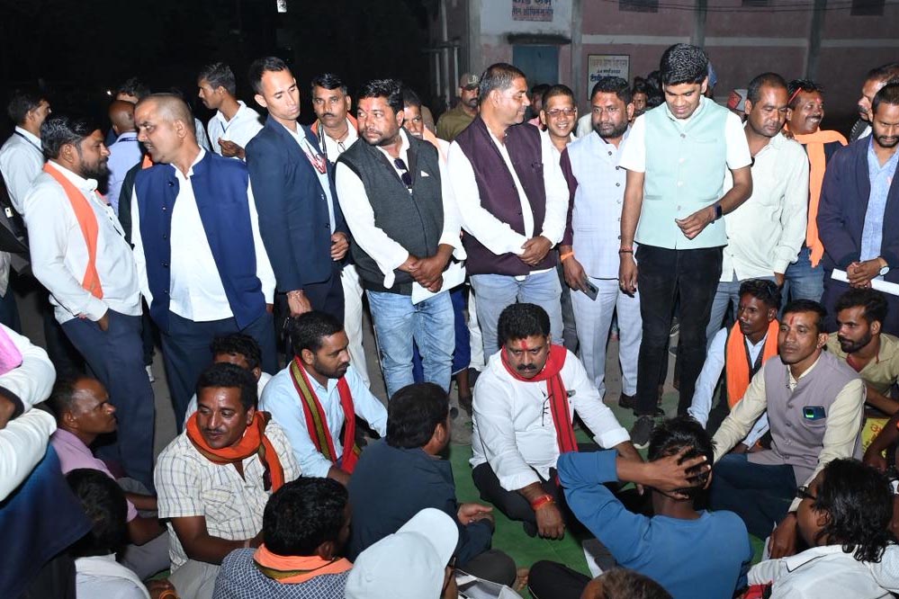 किसानों की शिकायत पर उपमुख्यमंत्री ने ग्राम कुरूवा के पटवारी को तत्काल निलंबित करने के दिए निर्देश