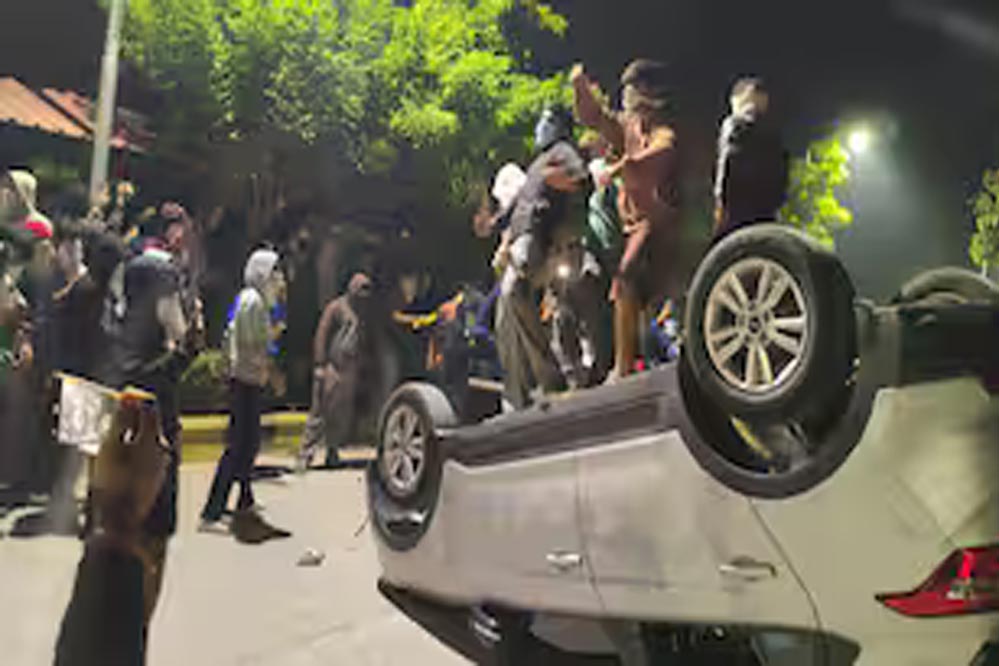 सीहोर: वीआईटी कॉलेज में छात्रों ने भोजन और पानी की गुणवत्ता को लेकर मचाया बवाल