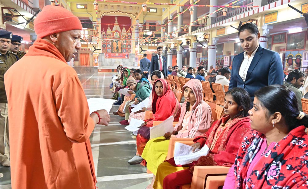 बिना चिंता कराएं इलाज, सरकार करेगी भरपूर आर्थिक मदद : मुख्यमंत्री योगी आदित्यनाथ