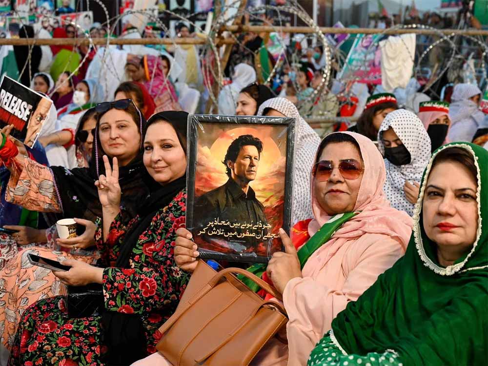 इमरान खान की मौत की अफवाह ने मचाई खलबली: सच क्या है? बहनों की पिटाई से बवाल