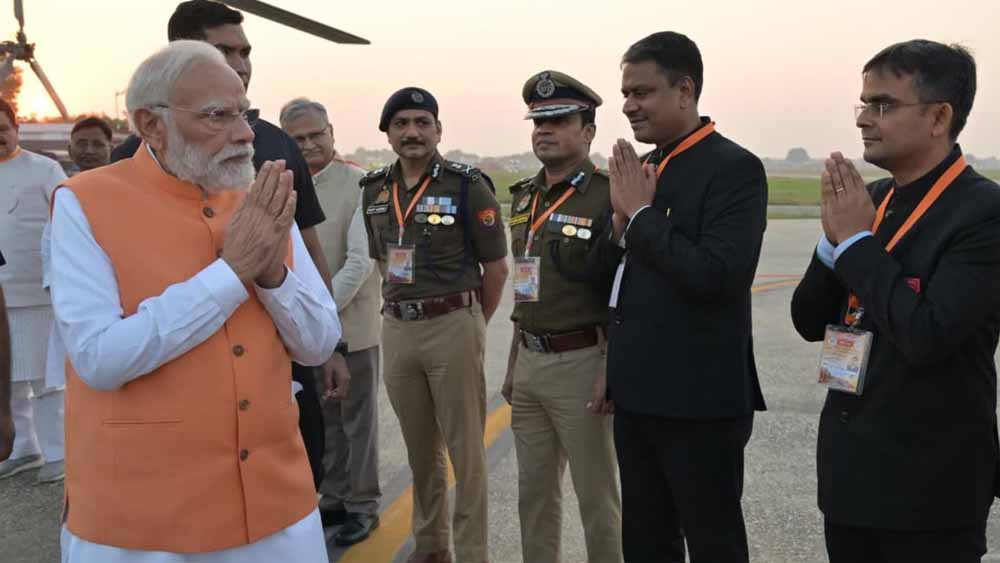 प्रधानमंत्री नरेंद्र मोदी का काशी में भव्य स्वागत