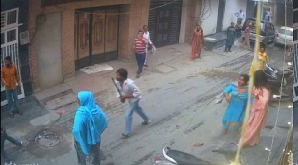 शादी में बधाई लेने पहुंचे किन्नर, फिर जो हुआ उसने सबको चौंका दिया! वीडियो वायरल