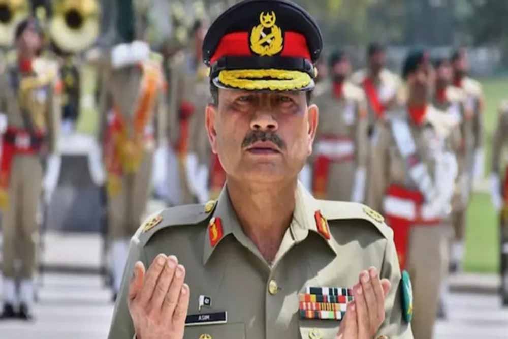 पाकिस्तान में असीम मुनीर का दबदबा बढ़ा; सुप्रीम कोर्ट से कटे अधिकार, विपक्ष आक्रामक