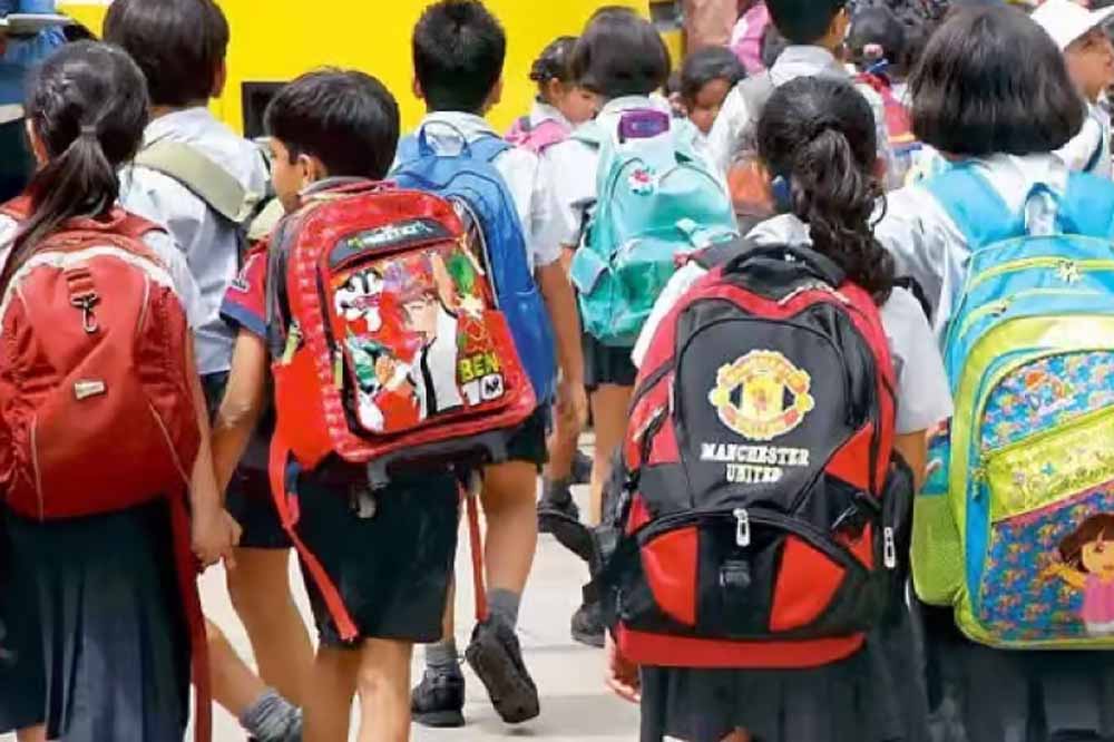 बच्चों को बड़ी राहत: यूनिफॉर्म-जूते के लिए दबाव बनाने वाले स्कूलों पर अब कड़ी कार्रवाई