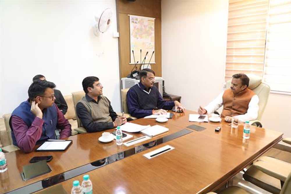 नियमित फॉलोअप करें और समयसीमा में उच्च गुणवत्ता के साथ कार्य करें पूर्ण: उप मुख्यमंत्री शुक्ल