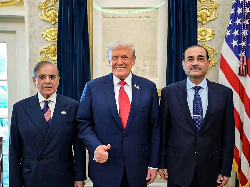 कंगाल पाकिस्तान का नया खेल: भारत सीमा के पास समंदर में बना रहा नकली द्वीप!