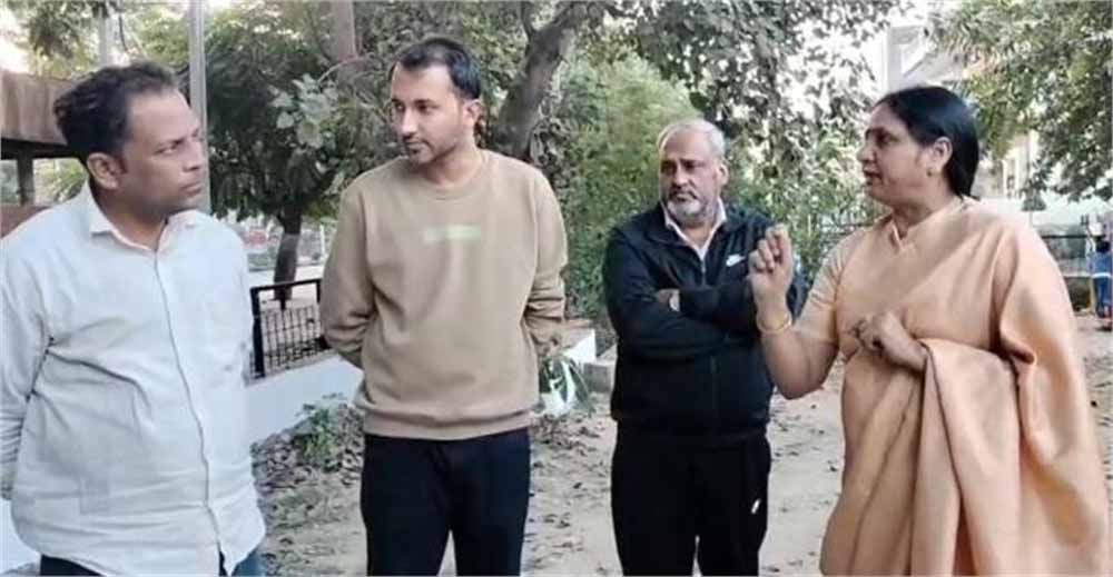 यमुनानगर में मेयर सुमन का पार्क निरीक्षण, खामियां मिलीं तो एजेंसी सुपरवाइज़र को लगाई फटकार