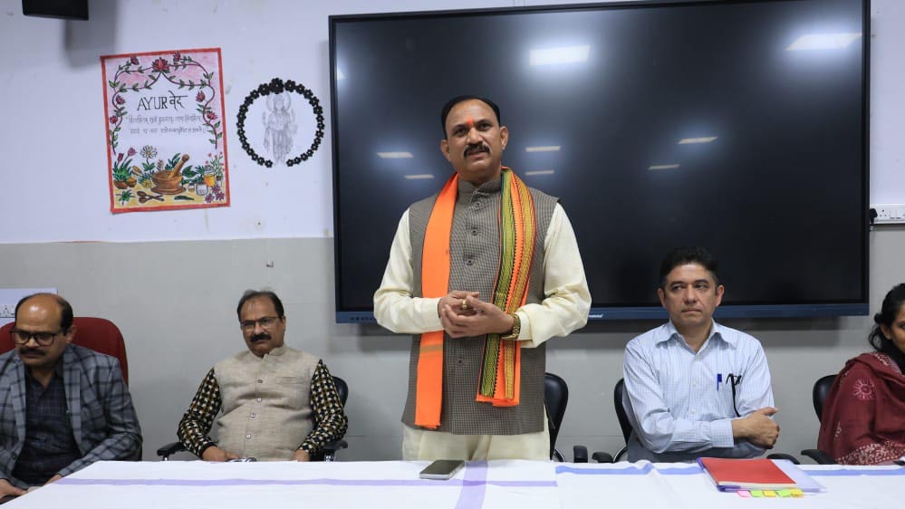 रायपुर : स्वास्थ्य मंत्री श्याम बिहारी जायसवाल की अध्यक्षता में शासकीय आयुर्वेद महाविद्यालय रायपुर के स्वशासी कार्यकारिणी समिति की 24 वीं बैठक संपन्न