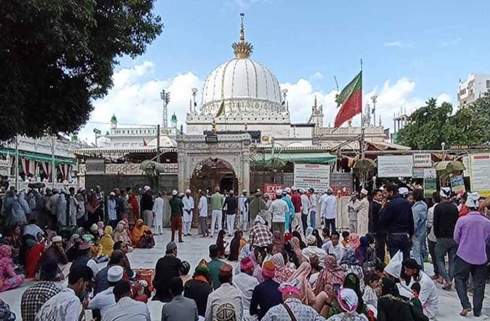 दरगाह में 75 साल बाद बड़ा बदलाव: पहली बार खादिमों को मिलेगा लाइसेंस