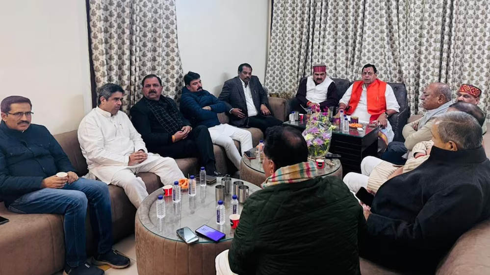 बंद कमरे में 52 ब्राह्मण विधायकों की बैठक, यूपी में सियासी तापमान हुआ गरम