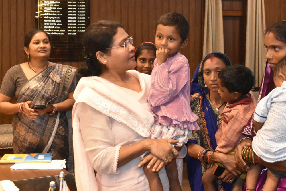 रायपुर : कुपोषण मुक्ति की दिशा में सफल रहा मिशन गोद अभियान : जनभागीदारी से जिले में 20 प्रतिशत बच्चों को मिली कुपोषण से मुक्ति