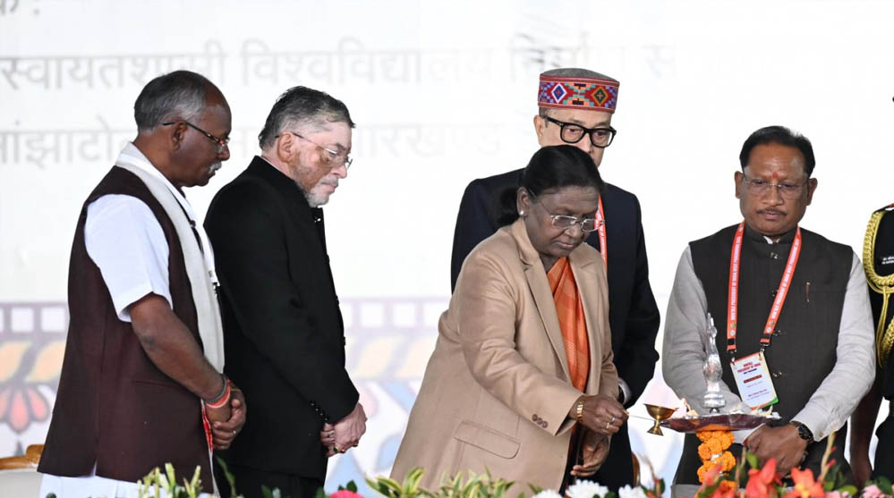रायपुर : राष्ट्रपति श्रीमती द्रौपदी मुर्मू ने ‘जशक्राफ्ट’ एवं जशपुर की जनजातीय मातृशक्ति के कौशल की सराहना की