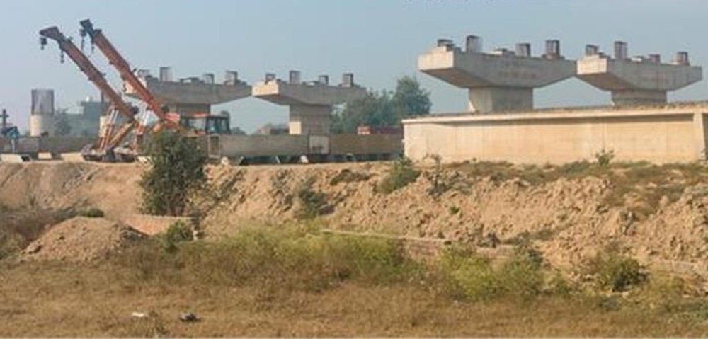 लोगों की परेशानी और बढ़ी, इस फ्लाईओवर का काम अचानक ठप