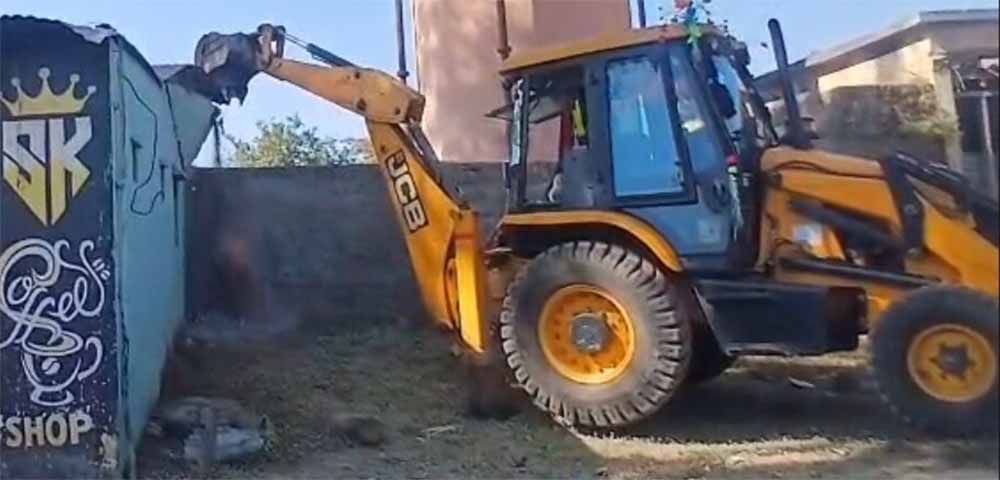 खंडवा में पूरे गांव को ‘वक्फ प्रॉपर्टी’ बताने का दावा खारिज, प्रशासन का बुलडोजर चला