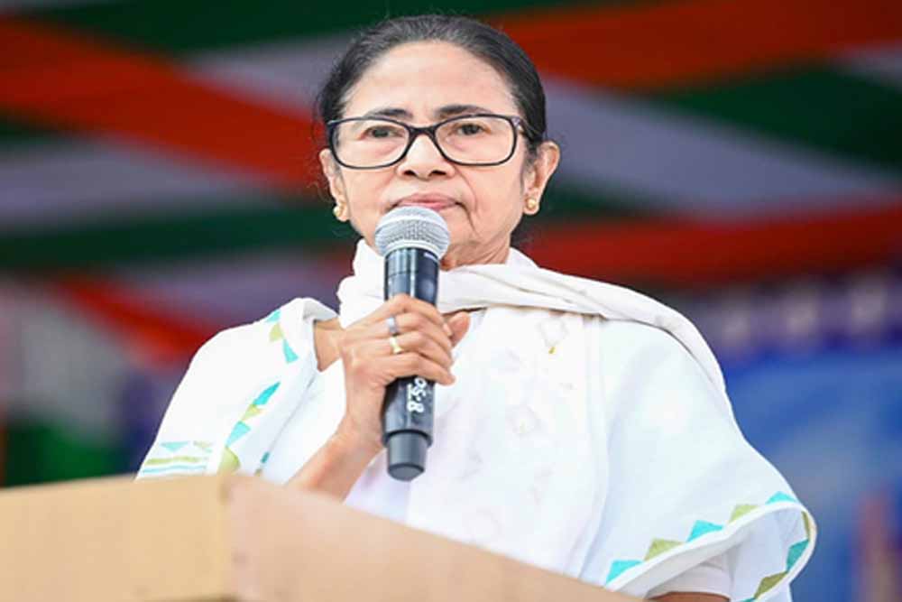 ममता बनर्जी का केंद्र पर हमला: मनरेगा की नई शर्तों को बताया ‘अनुचित’