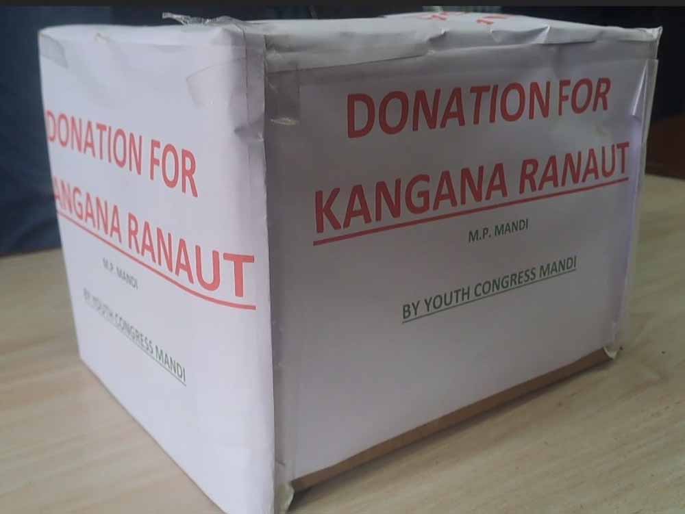 मंडी में कंगना रनोट के नाम पर चंदा अभियान, युवा कांग्रेस का उग्र प्रदर्शन; केंद्र सरकार का पुतला फूंका