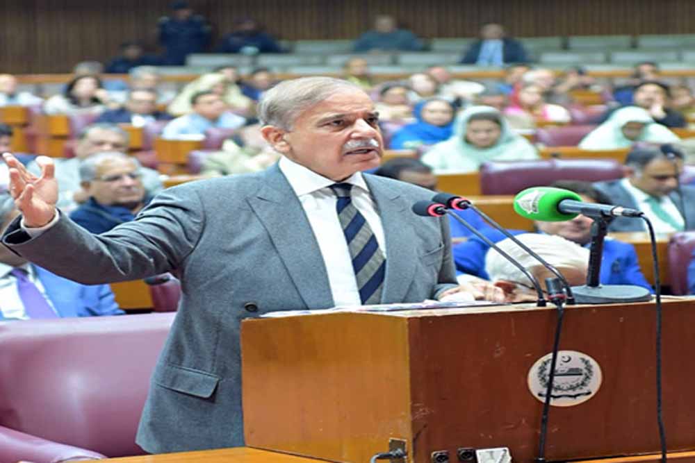 पाकिस्तान में बदले सियासी तेवर: विपक्ष से घिरे पीएम शहबाज, बातचीत के संकेत