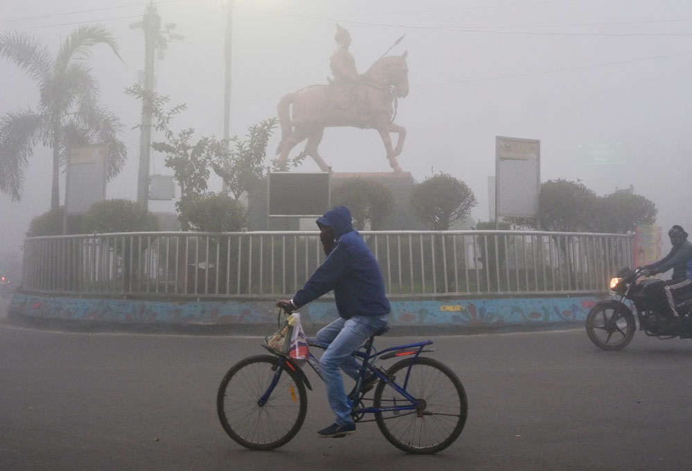 उत्तर भारत में ठंड और कोहरे का डबल अटैक! शीतलहर से राहत मिलने का कोई आसार नहीं: IMD का अलर्ट