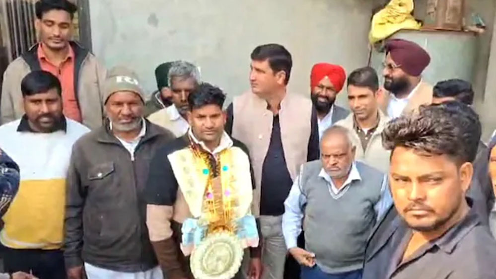 रातों-रात बदली किस्मत! दिहाड़ीदार ट्रैक्टर चालक ने जीती ₹10 करोड़ की लॉटरी