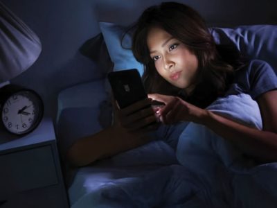 मोबाइल की लत और रात में जागने से बढ़ सकता है कैंसर का खतरा, एम्स भोपाल का चेतावनीपूर्ण शोध
