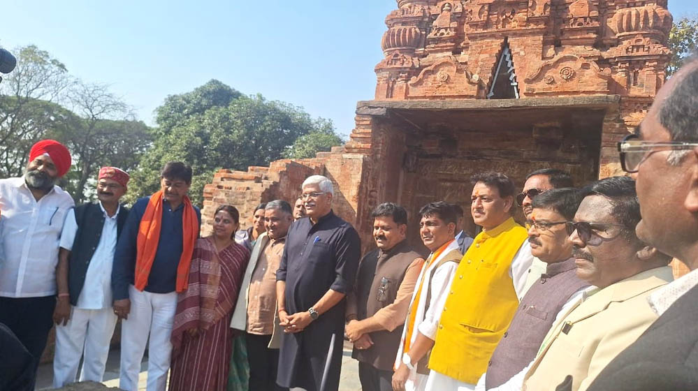 रायपुर : केंद्रीय संस्कृति एवं पर्यटन मंत्री गजेन्द्र सिंह शेखावत ने किया ऐतिहासिक सिरपुर के पुरातात्विक स्थलों का निरीक्षण