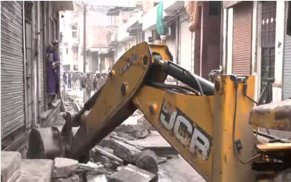 जयपुर के चौमूं में अतिक्रमण पर बड़ा एक्शन, बुलडोजर से ढहाए गए अवैध धार्मिक ढांचे