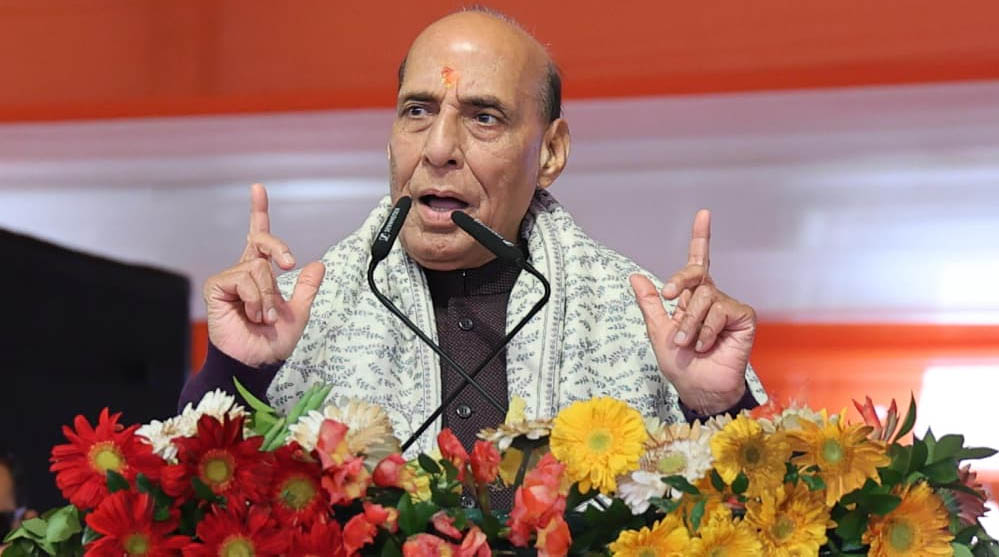 श्री राम जन्मभूमि मंदिर के द्वितीय वार्षिकोत्सव पर अयोध्या पहुंचे रक्षा मंत्री राजनाथ सिंह