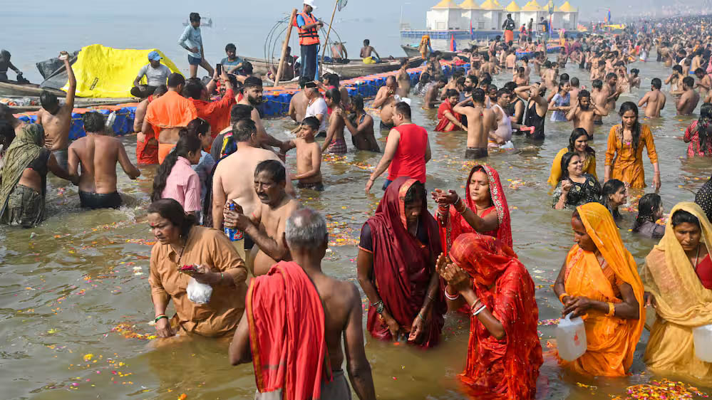 संगम में प्रवाहित हो रही संयम, साधना और भक्ति की त्रिवेणी