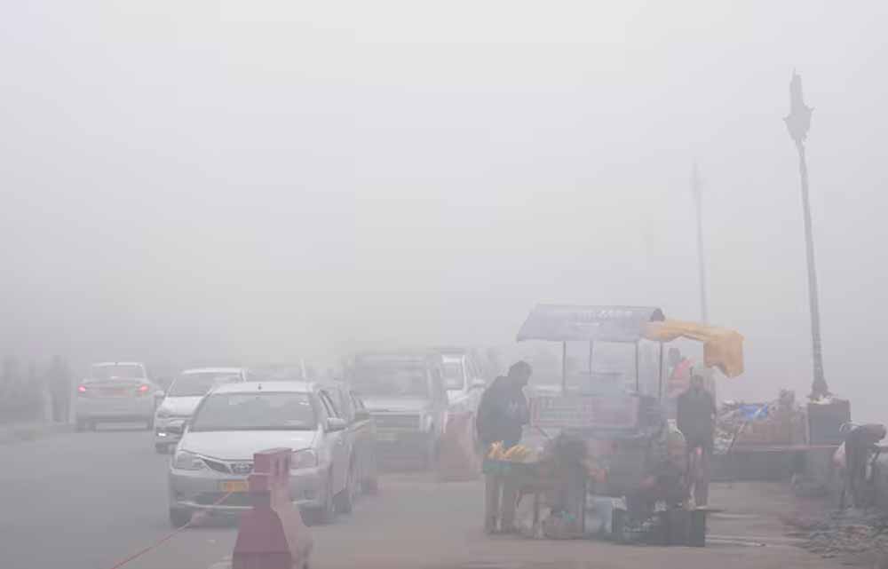 पारा @2.9 डिग्री, खूब ठिठुर रही दिल्ली, शीतलहर का येलो अलर्ट