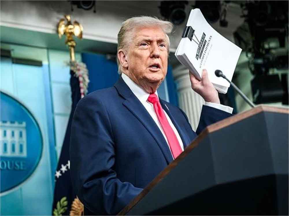 ट्रंप पर टैरिफ का संकट: एक फैसले से अमेरिका को सैकड़ों अरब डॉलर का झटका!